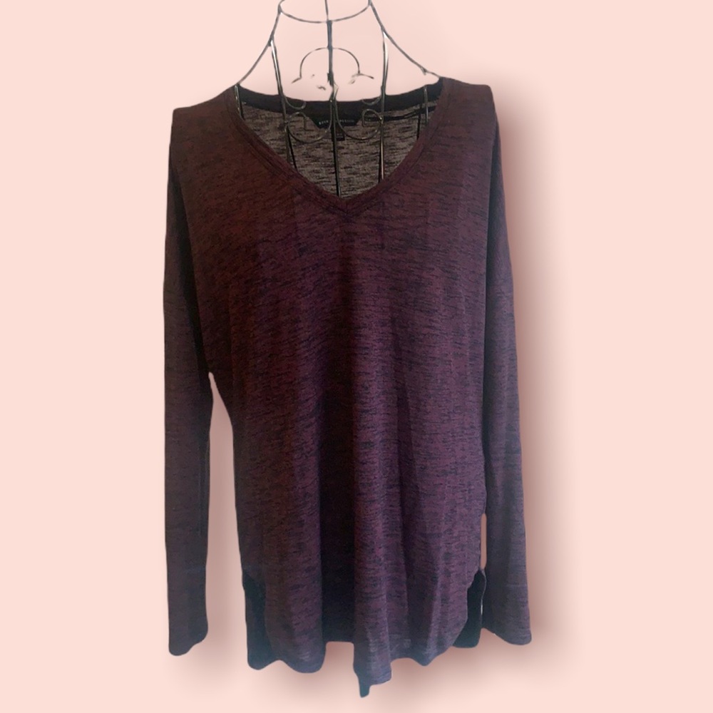 Rock & Republic V neck long sleeve pullover size L